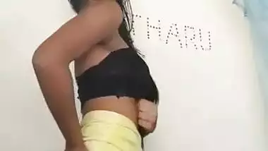 Desi cute teen show her hot body