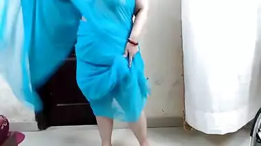 Indian Stepmom Peeing