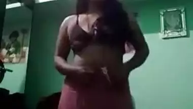Desi Bhabhi striptease selfie MMS movie