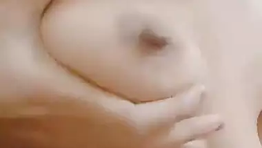 Beautiful nude show with fingering of sexy Indian girl