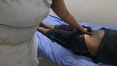 Indian bhabhi massaging stranger dick in massaging centre