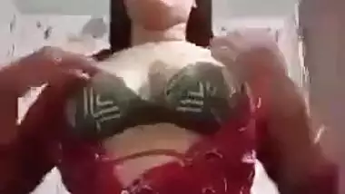 Pakistani girl naked boobs show selfie video