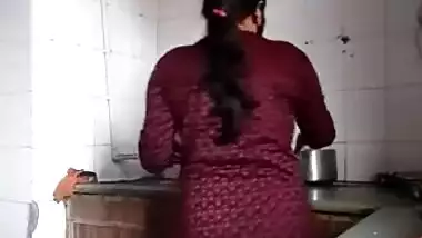 Dirty Desi housewife hikes up her dress and pees for live XXX show