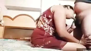 MATURE INDIAN COUPLE MAKING OUT