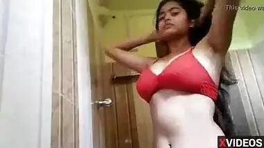 Hot desi indian girl showing her bigboobs in bra