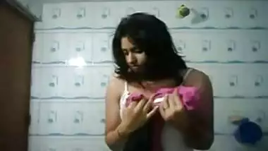 Indian teen showing her boob