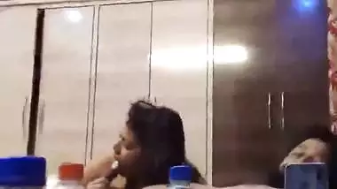 Desi rich bhabhi fucking hair pussy husband in hotel room