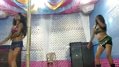 Hindi Girls Doing Mujra On Stage