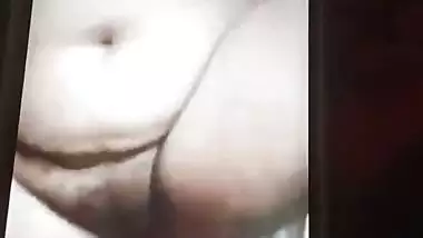 Standing masturbation using bittle by big boobs GF
