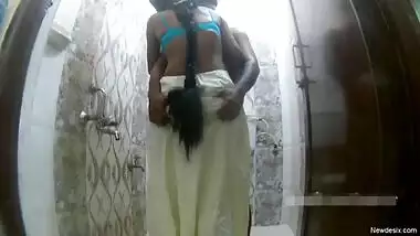 Horny Indian Couple BathRoom Fuck Without water mark