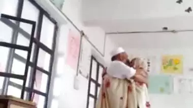 Desi head master fuck urdu teacher school affair caught mms