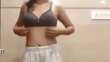 Today Exclusive- Sexy Desi Girl Strip Her Cloths And Showing Her Nude Body