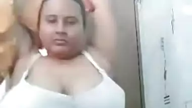 XXX Bangla Desi woman shows off her plump body in this self-made clip