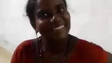 Telugu large boob maid exposing topless figure to abode owner