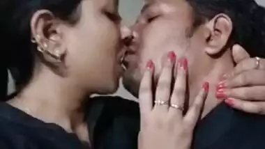 Pretty aunty and her Desi husband turn each other on by kissing