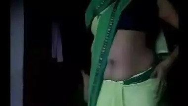 Hot housewife bhabhi priyanka sharma hot navel expose in saree