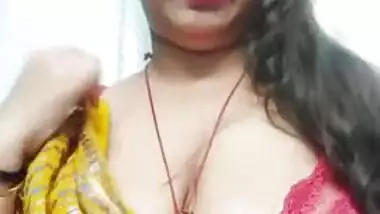 Horny bhabi showing boobs and pussy hole