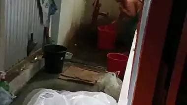Bhabhi bathing outdoor sex mood caught by devar
