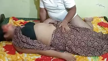 deshi bhabhi saying ho rha mera ruko[hindi]