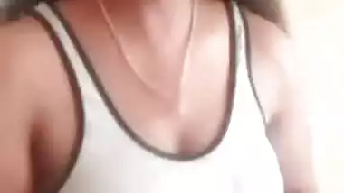 Today Exclusive- Lankan Bhabhi Showing Her Boobs On Video Call