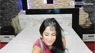 Punjabi desi MMS of a kudi striping on the webcam