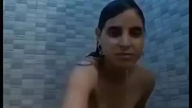 Desi Married Bhabi Masturbating