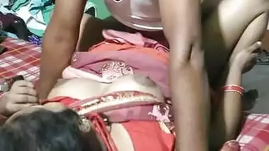 Dehati wife fucked by hubby in saree while son sleeping