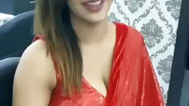 Bollywood actress hot cleavage in saree