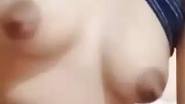 CUTE DESI INDIAN TEEN SHOWING POINTY TITIES