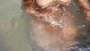 Everbest Babita Singh Bathroom Mms Viral xxx outdoor bathing video