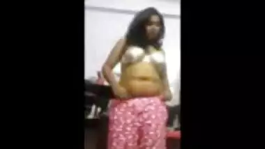 Southindian Busty Girl self record her assests 