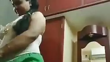 Dress changing chubby aunty video