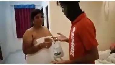 South Indian aunty fuck by Zomato delivery boy