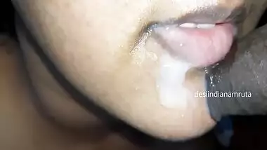 Desi Cute Indian Bhabhi Gets Massive Cumshot In Beautiful Mouth & Lip From Her Devars Cock !!