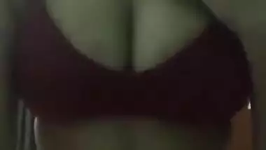 Sexy Desi Girl Exposing He Huge Boobs &Pressing