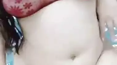 Perverted XXX client likes watching Desi webcam slut's big booty