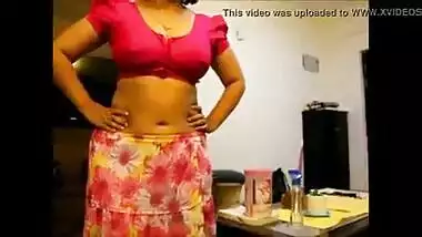 Hot Desi wife tugjob to her hubby with sexiness overloaded