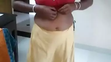 Today Exclusive- Desi Mallu Maid Showing Her Boobs And Pussy Shows To House Owner Part 2