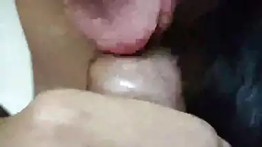 Suck and play with desi babe