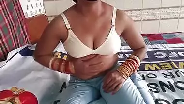 First Ever Desi Roshni Bhabhi Exposed Her Sexy Boobs Mastubating Pussy