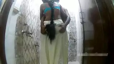 Horny Indian Couple BathRoom Fuck Without water mark