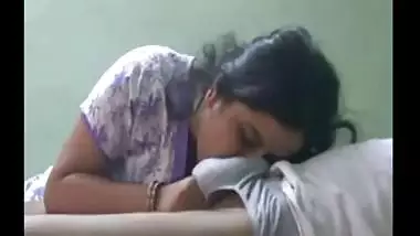 Indian aunty given hot blowjob session to her lover