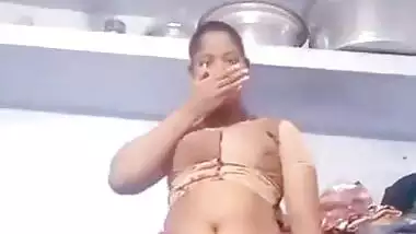 Tamil Bhabhi shows Pussy