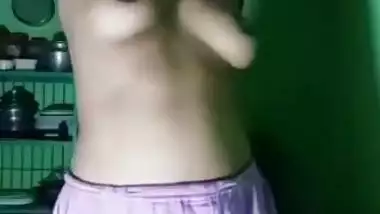 Bangladeshi beautiful girl makes a nude video for BF.