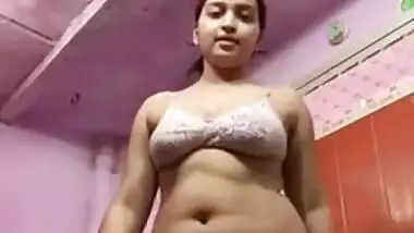 Sexy Indian Girl Bathing Nude On Cam