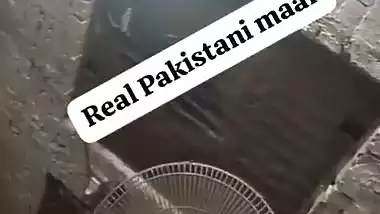 Real Pakistani mature aunty sex and viral blowjob