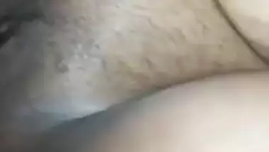 Fat Desi XXX chick gets load of cum on her belly after pussy fucking MMS