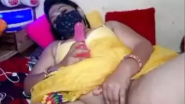 Sexy Geeta Bhabhi Fingering Pussy