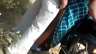 Desi mature bhabhi outdoor fucking