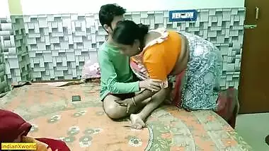 Desi creditor's son hard fucking with hot servant Bhabhi! Desi XXX sex